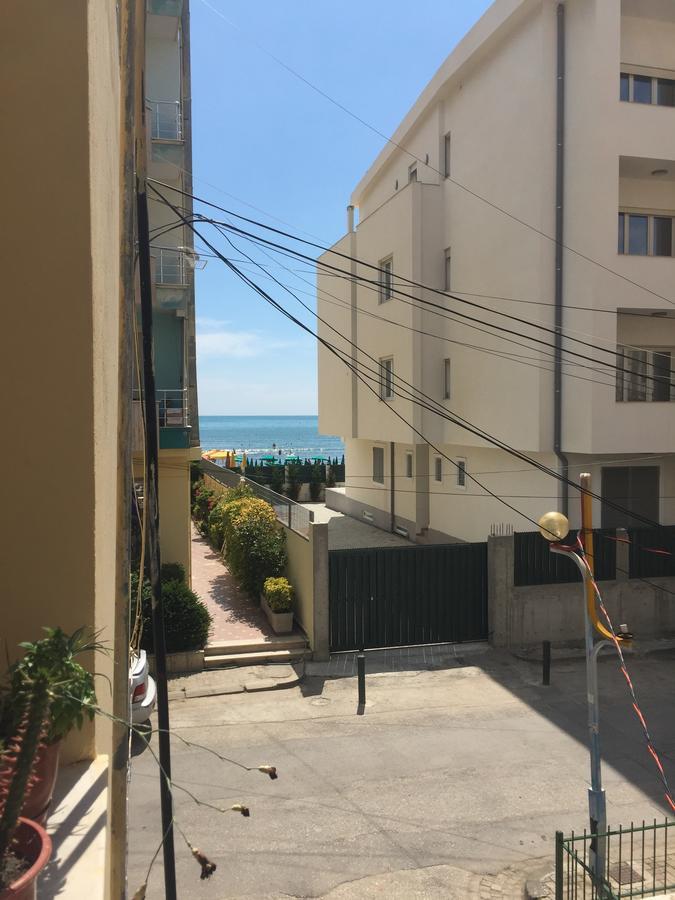 Seaside Apartments Durres Bagian luar foto